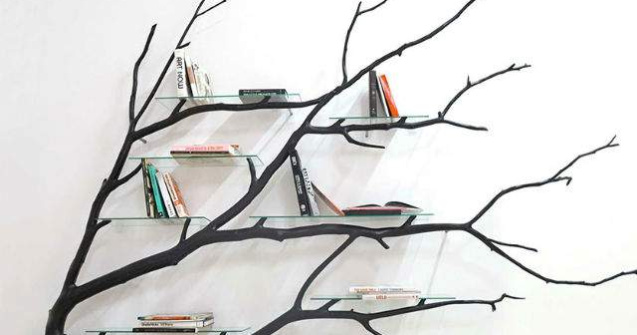 WOW! Un artist a transformat o ramura de copac intr-o biblioteca