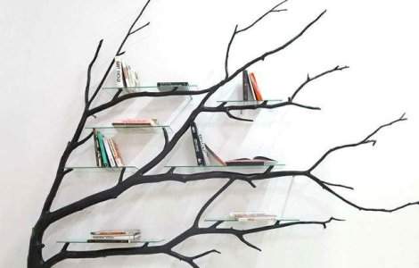  Foto  WOW! Un artist a transformat o ramura de copac intr-o biblioteca