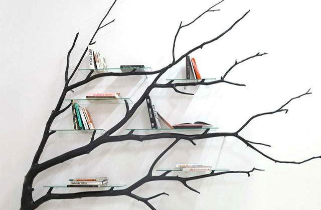 [FOTO] WOW! Un artist a transformat o ramura de copac intr-o biblioteca