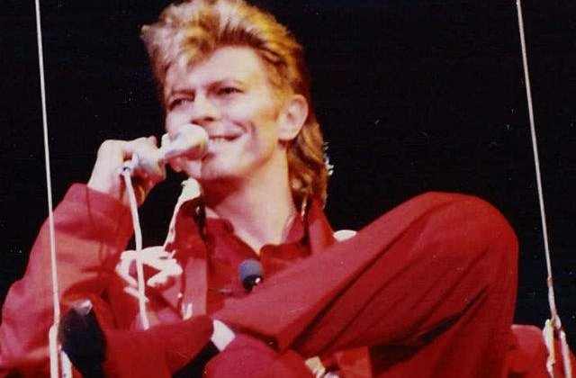 Prima scrisoare trimisa de David Bowie unui fan din America. Ce a scris artistul