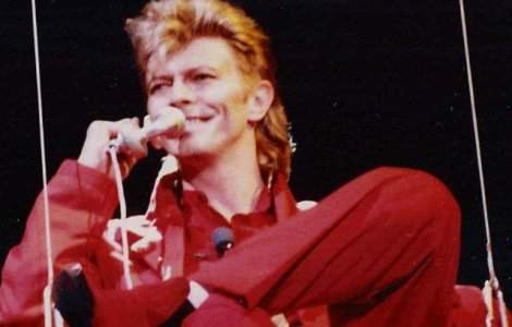 Prima scrisoare trimisa de David Bowie unui fan din America
