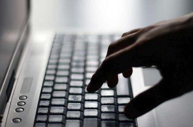 Studiu: Convorbirile telefonice sunt inlocuite de aplicatiile de chat