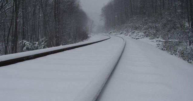 CFR: Toate magistralele feroviare sunt deschise. Se circula in conditii de viscol