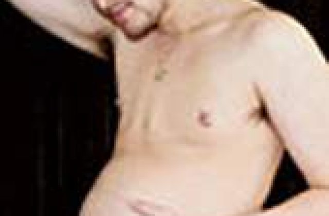 Un barbat este gravid in cinci luni