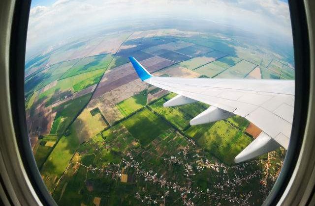 [VIDEO] Detaliul care salveaza vieti: de ce sunt ferestrele avioanelor rotunde