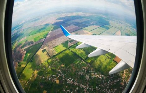 Detaliul care salveaza vieti: de ce sunt ferestrele avioanelor rotunde