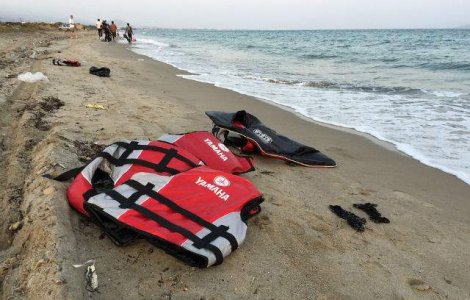 Peste 2.500 de veste de salvare pentru imigranti, contrafacute, confiscate in Turcia