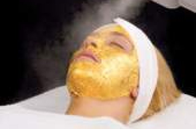 Masca antiimbatranire din aur