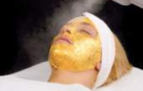 Masca antiimbatranire din aur