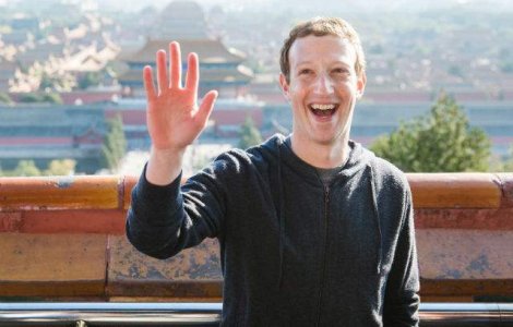 Zuckerberg a pus o poza cu dulapul sau pe Facebook. Imaginea e virala