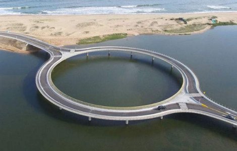 Podul care obliga soferii sa incetineasca si sa admire peisajul