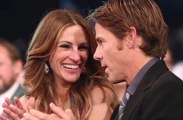 Iubire ca-n filme: Celebritati care s-au casatorit cu fanii lor