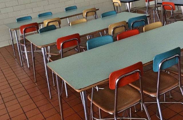 Cantinele scolare fara autorizare ISU risca sa fie inchise