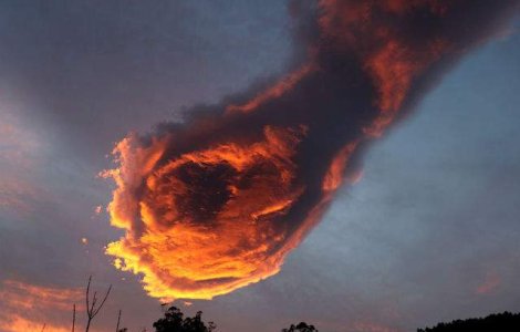  Foto  Mana lui Dumnezeu: o formatiune noroasa spectaculoasa, surprinsa in Portugalia