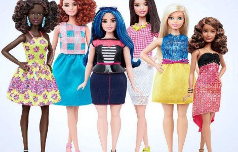 Papusa Barbie se apropie de o femeie "adevarata"