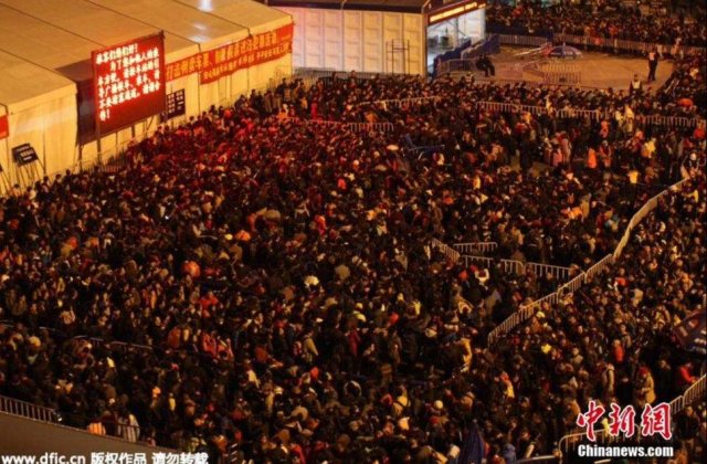 100.000 de persoane, blocate intr-o gara din sudul Chinei, din cauza ninsorilor