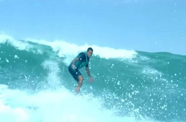 [VIDEO] S-a nascut orb, dar asta nu l-a impiedicat sa devina surfer profesionist