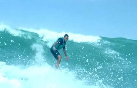 S-a nascut orb, dar nu l-a impiedicat sa devina surfer profesionit