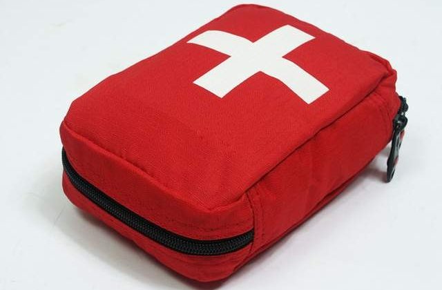 Disputa intre Unifarm si Crucea Rosie pe kit-urile medicale pentru ranitii din Colectiv