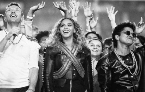 Beyonce, Coldplay & Bruno Mars au facut spectacol la Super Bowl 2016
