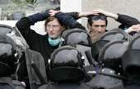 Militanti anti-NATO arestati din exces de zel