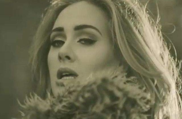[Video] Adele a primit premiul pentru cel mai bine vandut artist al anului 2015