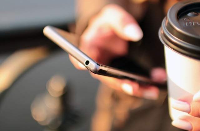 [VIDEO] 5 lucruri dezgustatoare mai curate decat telefonul tau mobil