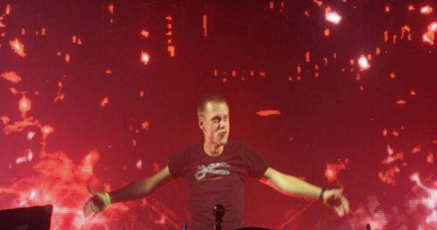  Video  Armin Van Buuren revine pe scena UNTOLD