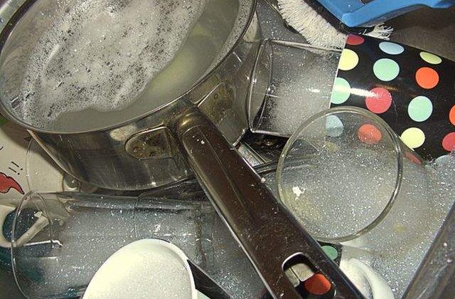 [Video] Studiu: Spalatul vaselor reduce stresul si combate anxietatea