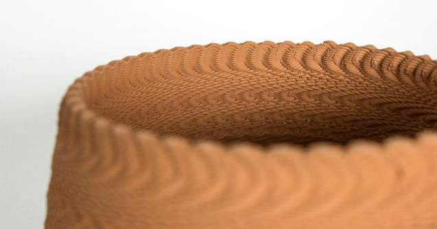 Superb! Aceste vase de ceramica imita vibratiile sunetului