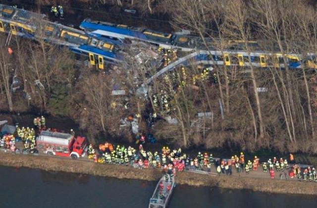 11 morti si peste 80 de raniti, dupa accidentul feroviar din Germania
