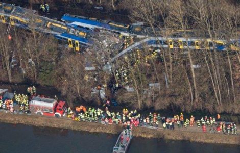11 morti si peste 80 de raniti, dupa accidentul feroviar din Germania