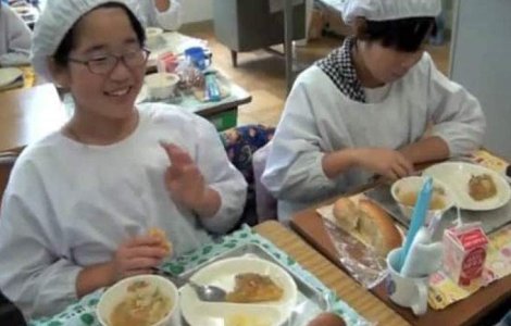 Cum arata pauza de masa intr-o scoala din Japonia