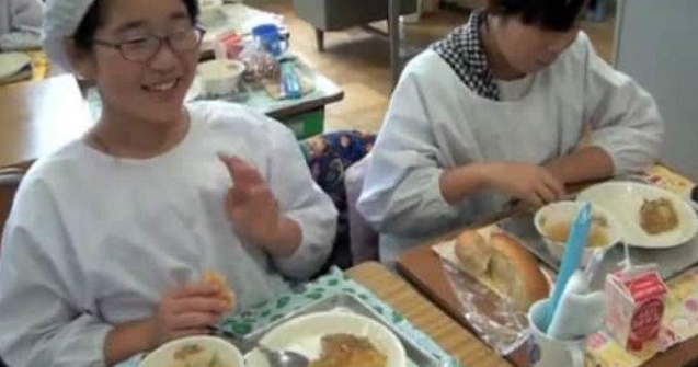 Cum arata pauza de masa intr-o scoala din Japonia