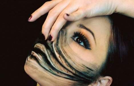 Aceasta tanara realizeaza picturi pe corp socant de realiste