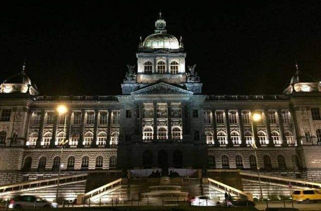 Acoperisul Muzeului National din Praga, distrus partial de un incendiu