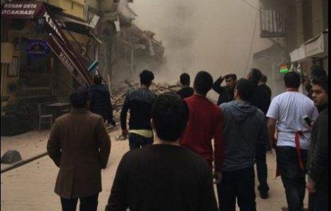 Istanbul: O cladire de cinci etaje s-a surpat