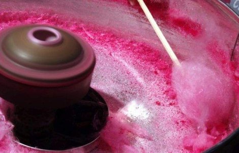 Masinaria de vata de zahar, folosita pentru a crea vase sanguine artificiale