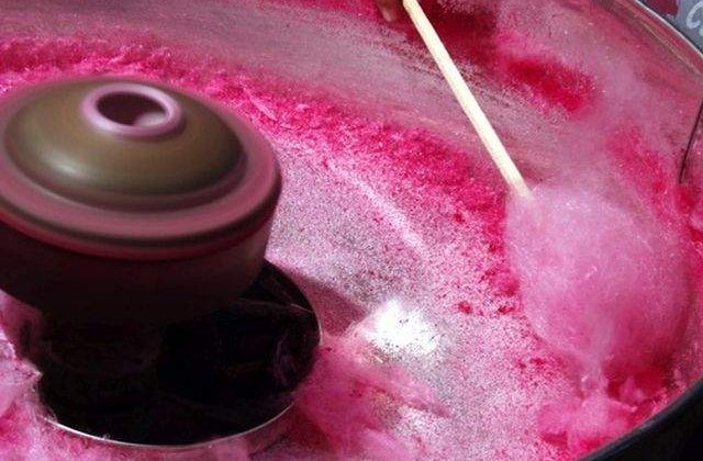 Masinaria de vata de zahar, folosita pentru a crea vase sanguine artificiale