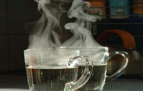  Top  Ce se intampla daca bei apa calda: 10+1 beneficii neasteptate