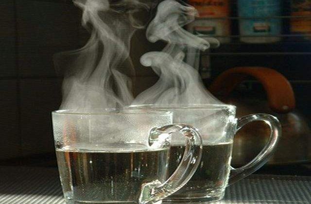 Ce se intampla daca bei apa calda: 10+1 beneficii neasteptate