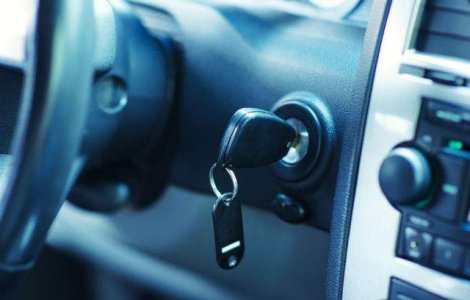 Ti-ai uitat cheile in masina? Uite cum poti deschide usa