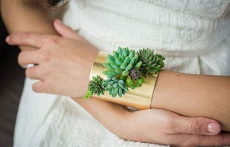  Foto  Superb! Bijuteriile care infloresc in timp ce le porti