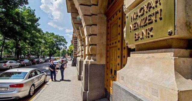 Banca Ungariei a cumparat 100 de pistoale si 200.000 de gloante