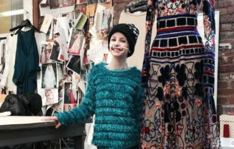 O fetita bolnava de cancer a defilat la New York Fashion Week