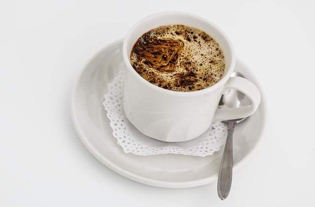 Studiu: Cresterea dozei zilnice de cafea reduce riscul aparitiei cirozei