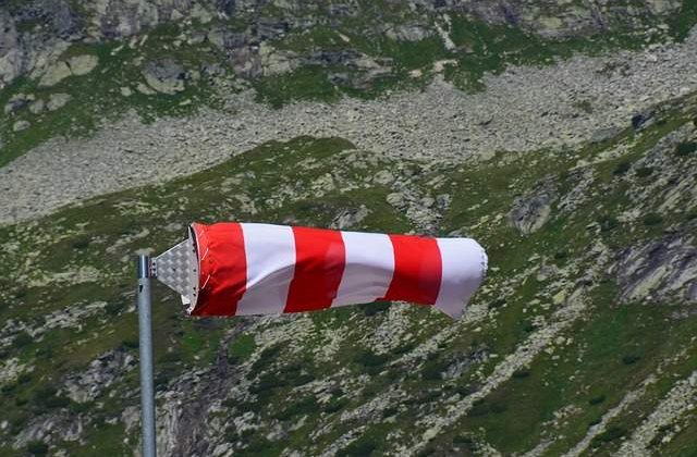 Avertizare COD GALBEN de vant puternic in sase judete ale tarii