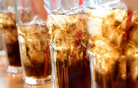 Ce s-ar intampla in corpul tau daca ai bea DOAR sucuri accidulate