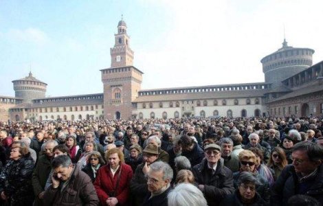 Mii de oameni au asistat la funeraliile lui Umberto Eco
