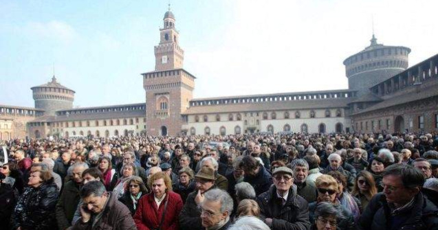 Mii de oameni au asistat la funeraliile lui Umberto Eco